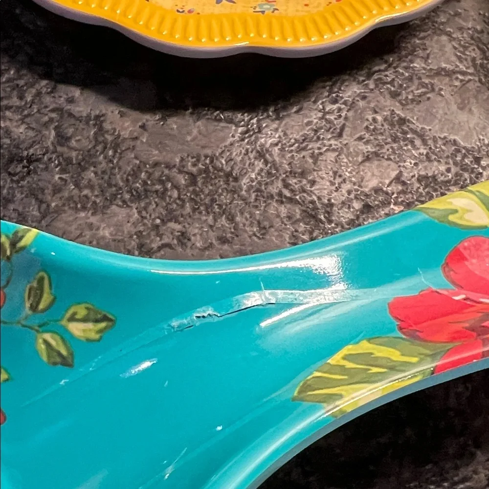 Pioneer Woman 6.5” Floral Yellow Plates and Blue Spoon Rest Set. New without box